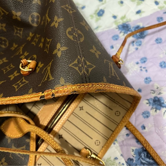 Louis Vuitton Neverfull Tote Bag - Picture 7 of 10